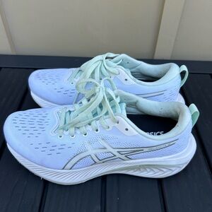 Women’s ASICS size 7